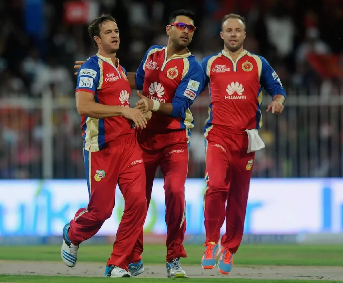 Albie Morkel, Yuvraj Singh, and AB de Villiers, Royal Challengers Bangalore vs Delhi Daredevils, IPL 2014