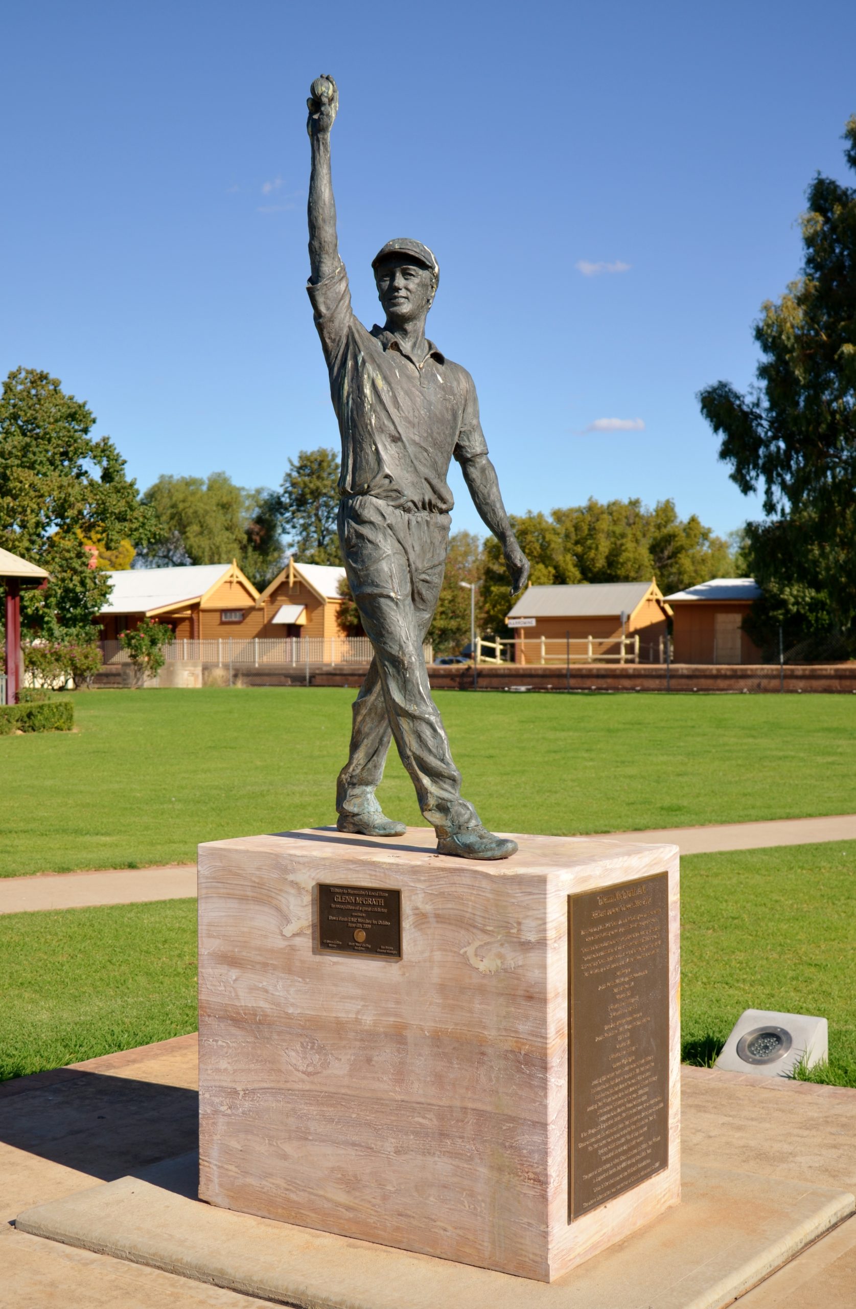 Glenn McGrath statue